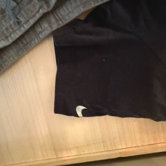 Nike Black T-Shirt and Gray Shorts Set - Picture 4 of 7